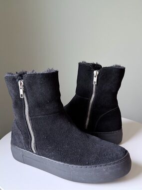 J/Slides NYC Platform Boots 7.5 Black Suede Faux Fur Lined Side Zip Sneakers